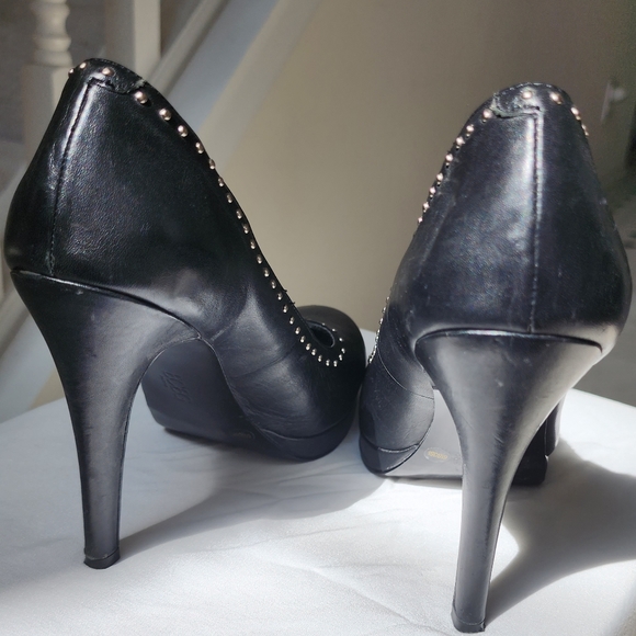 BCGB Paris 6 1/2B Black Leather Heels w/Gold studs - Picture 6 of 6